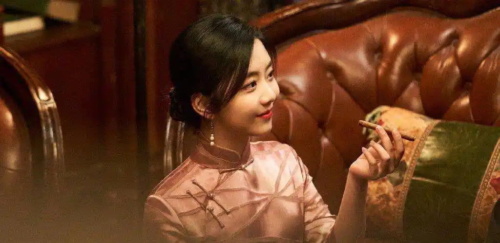 谭松韵穿旗袍上节目公主切造型又美又灵这哪像30岁的样子