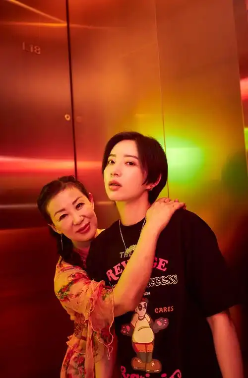 李斯丹妮发文向妈妈道歉##李斯丹妮和妈妈争吵自责