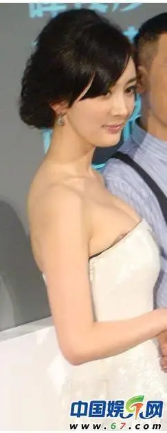 杨幂神奇胸部进化史 从平胸到豪乳(组图)