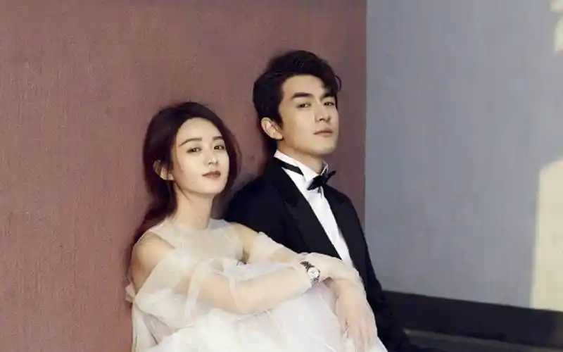 赵丽颖林更新甜蜜互动引发热议,签名拍立得成粉丝新宠