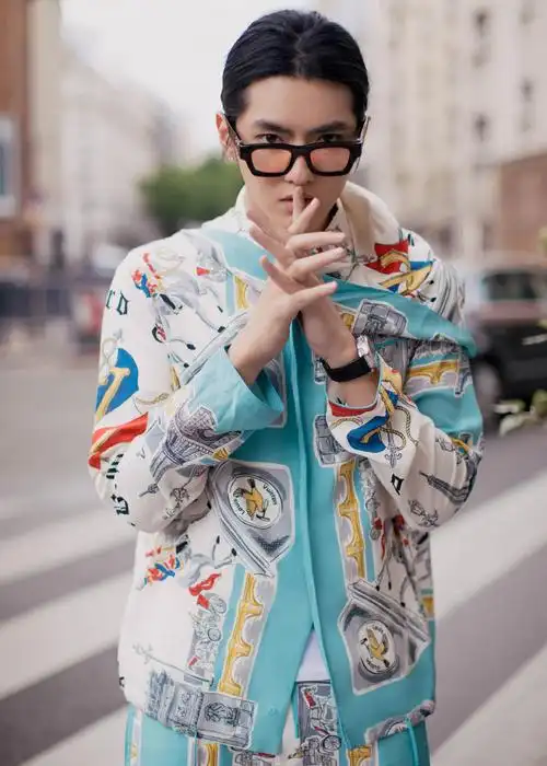 吴亦凡巴黎帅气街拍图片48