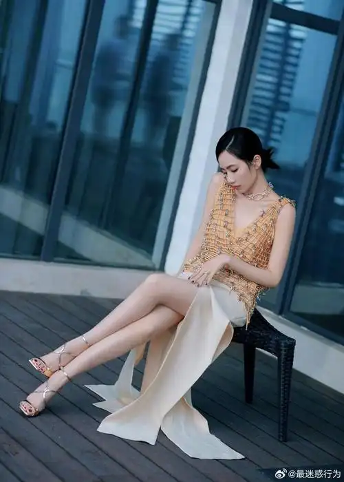 刘惜君吊带美腿图集