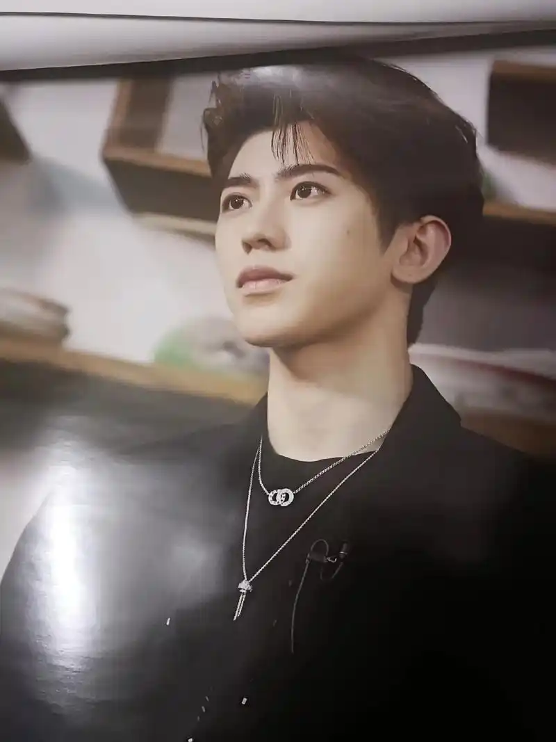 出蔡徐坤海报.五张不拆45r不包#蔡徐坤 - 抖音