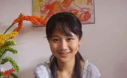 回顾杨紫从小到大的照片,网友惊呼:简直大换脸!