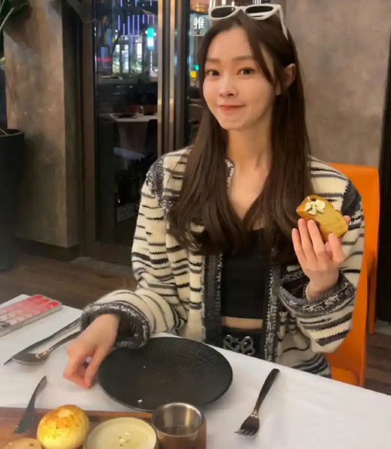 宋轶晒午餐心情不错,生活过得很有质感,日常照片也是非常美貌的水平.