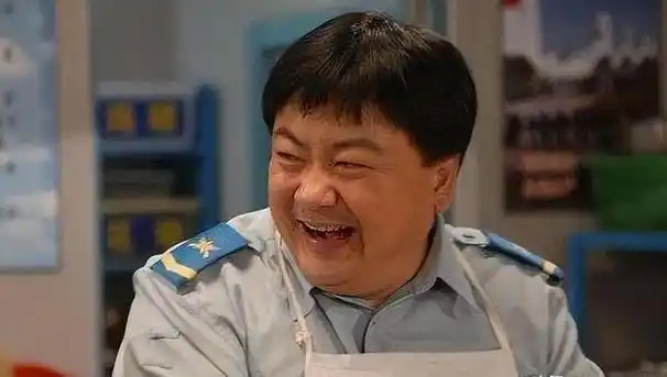 国家一级演员洪剑涛曾是军艺校草却靠炊事班的胖子走红