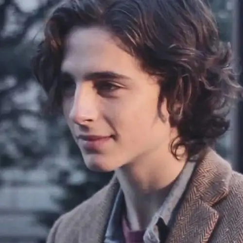 卷发魅力男子头像