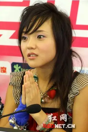 图文快讯走下超女舞台不哭阳蕾要办艺校