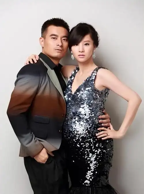 陈龙:与章龄之认识半个月就订婚,婚后生两子,如今咋样了?