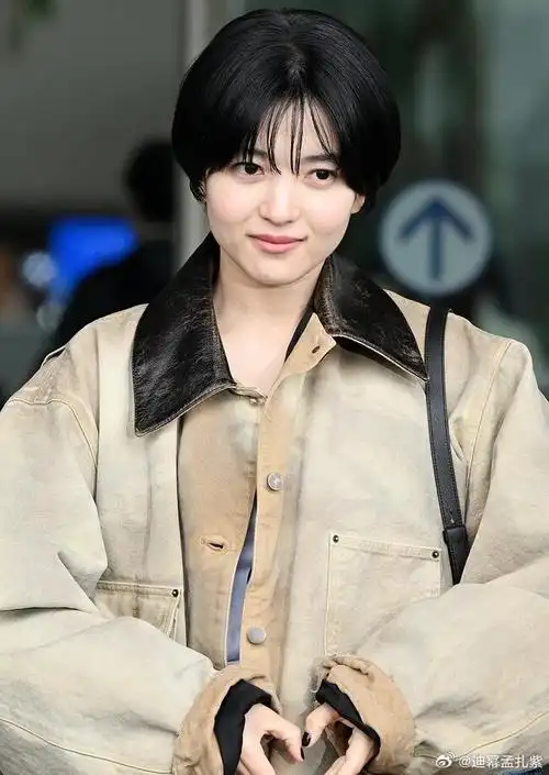 金泰梨黑色短发##金泰梨出发米兰时装周