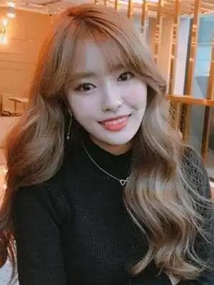 头发多适合什么发型女适合发量多的烫发发型图片推荐