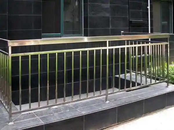 阳台护栏不锈钢好不好 阳台护栏不锈钢价格贵吗