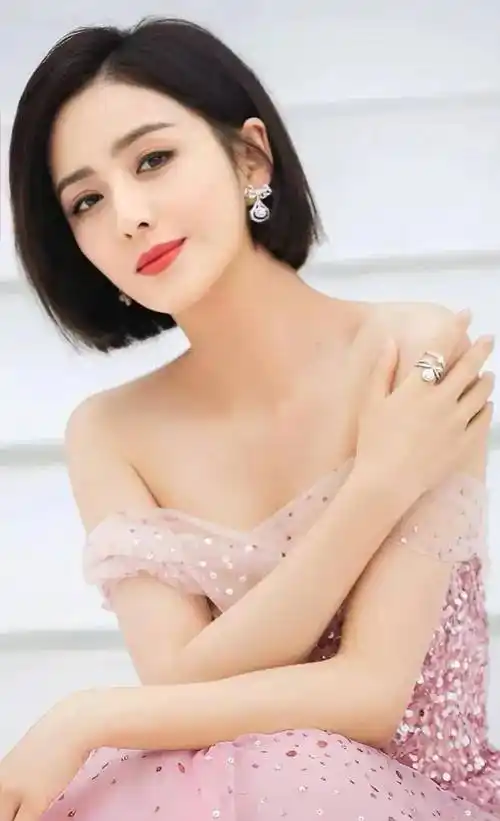 佟丽娅逆袭记:当梦想遇上坚持,会产生怎样的火花?_成为了_故事_挑战