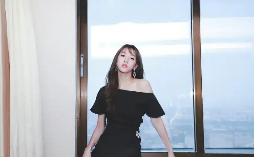 分享一组弦子图片给大家,图中的明星图片壁纸会点缀你的电脑桌面,美化