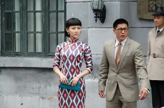 好戏不断贾青劫中劫变旗袍女神