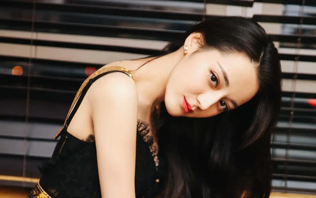 首页 桌面壁纸 大陆明星 迪丽热巴性感蕾丝纱裙性感写真高清壁纸 上一