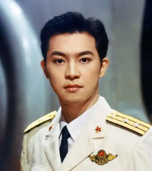 还在为小鲜肉打call那是你根本不知道沙溢年轻穿军装时有多帅