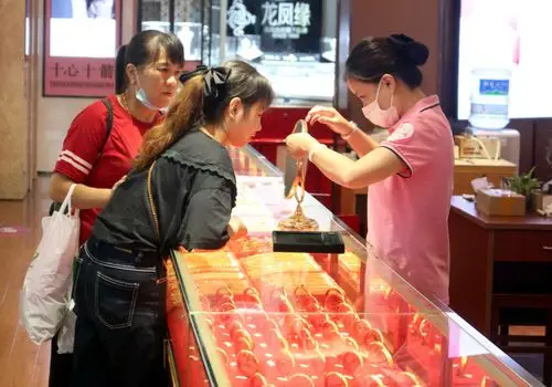 苏州龙凤金店黄金周里黄金热