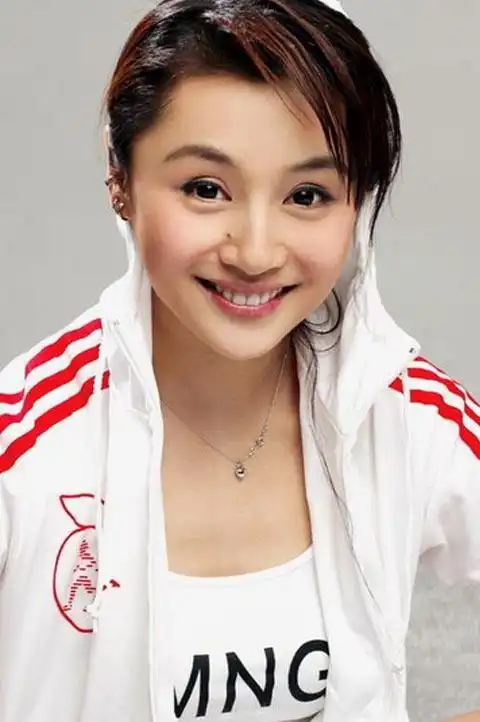 曹颖王斑两岁爱子近照曝光 小正太虎头虎脑惹人爱/组图