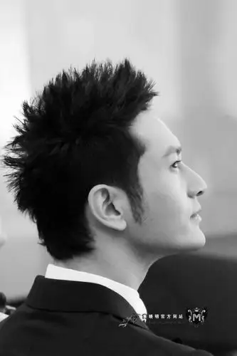 黄晓明# 我的男神 我是侧脸控 教主侧脸相当精致