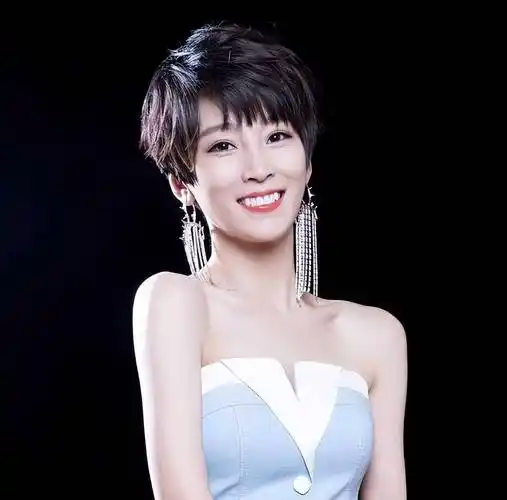 事实证明,被劝和吴京离婚的谢楠,已经走上了另一条道路!