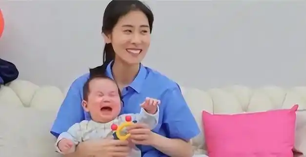 张碧晨虽然失去了华晨宇,却得到了一个可爱的女儿,这或许是命运对她的