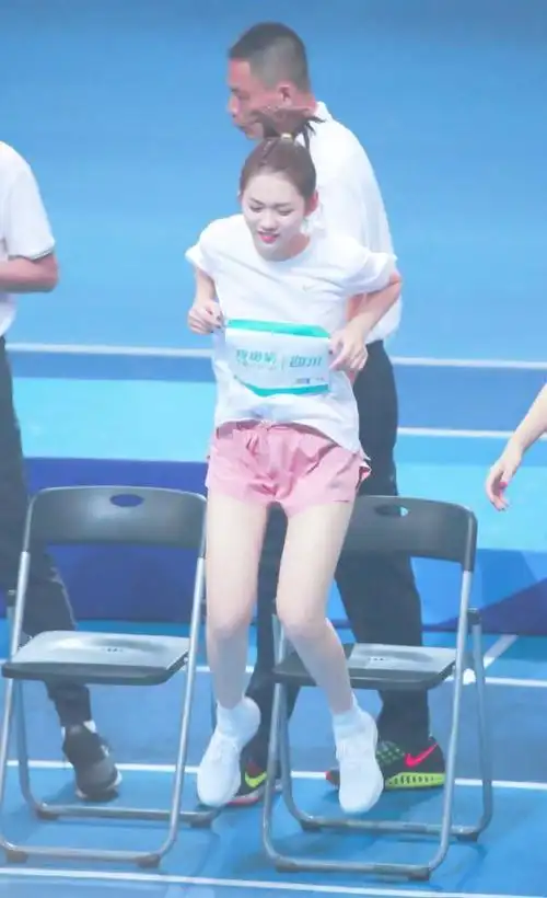 段奥娟最强实力等于天使吻过的嗓子,团宠,表情包,隐藏实力?