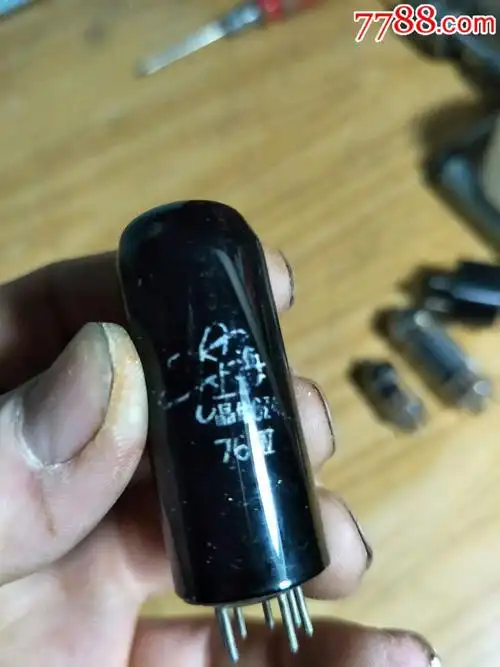 电子管几个.有一个黑管少见