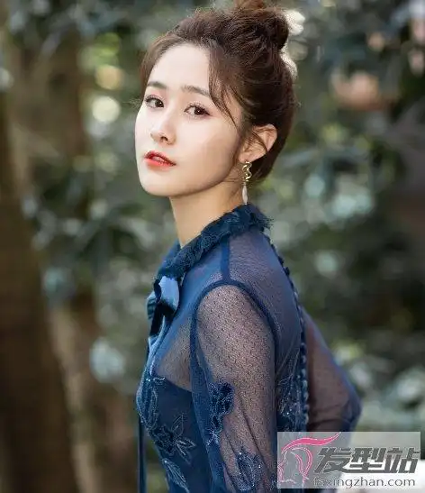 女生丸子头发型大全 头发这样扎可爱又软萌