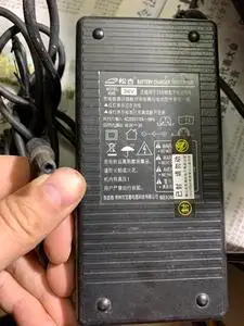 松吉36v48v60v智能充满绿灯停充风扇静音 电动车锂电池充电器0人付款