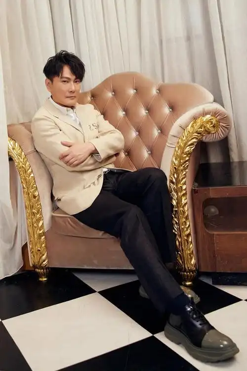 演艺圈地产王张信哲花莲买地养4匹马,盖轻航机机场