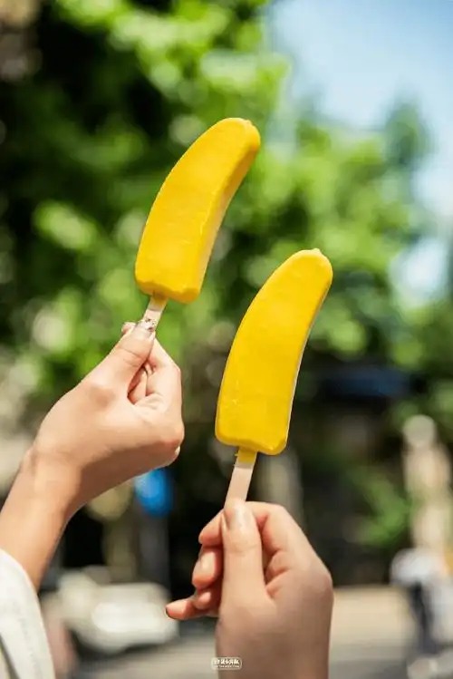 30多年前,我认为最好吃的是香蕉雪糕.记得是5毛一根.