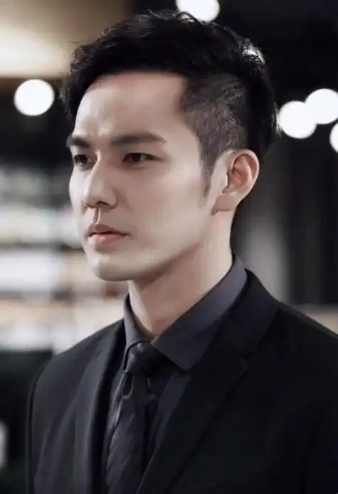 钟汉良多大了真实年龄(49岁钟汉良疑整容失败,模样大变认不出,又黑又