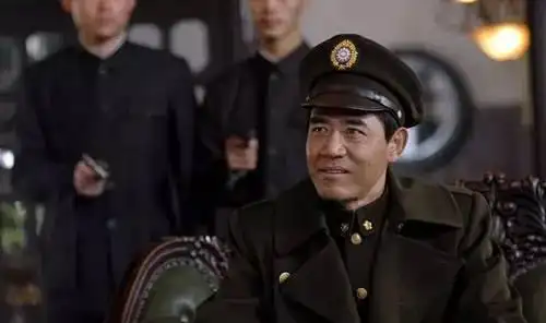 他是《红岩》中特务头子徐鹏飞的原型,最后的结局让人拍手称快