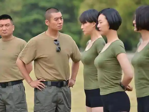 当年电视剧《火凤凰》可真够火的,很多观众都喜欢看,特别是里面英姿