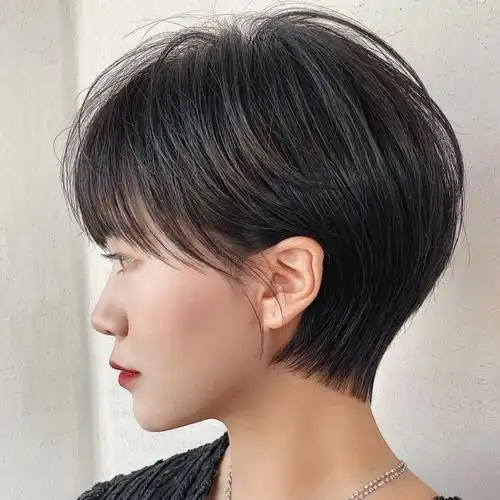 好看的露耳短发可以有很多的长度,在头发的风格上面,也总是非常的帅气