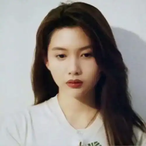 由美头网整理发布,明星头像频道提供更多与港星,港风,经典相关的头像