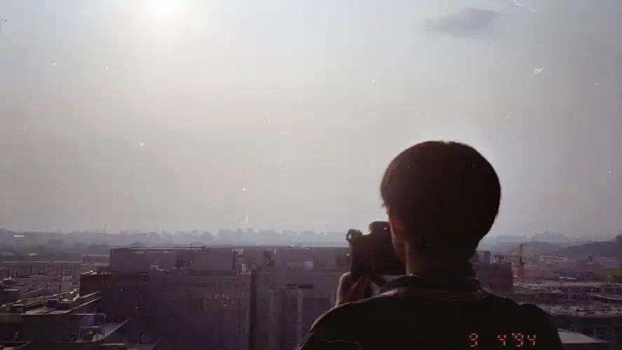 易烊千玺ins更新 摄影师小千终于露脸啦