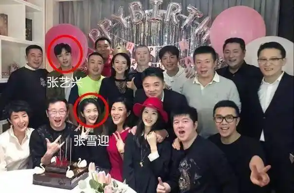 近日,又有一位流量明星的恋情疑似被网友扒出,他就是张艺兴和张雪迎.