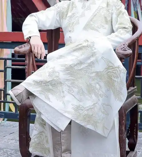 锦衣之下服装妆发哪家负责的?打钱.