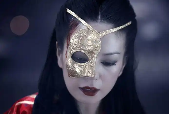 女星戴面具:赵薇霸气,林心如豪华,唐嫣可爱,而她最惊艳