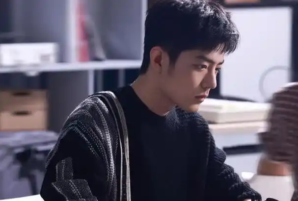 最近,著名艺人肖战在新加坡参与了拉夫香氛的活动,这一事件再一次引起