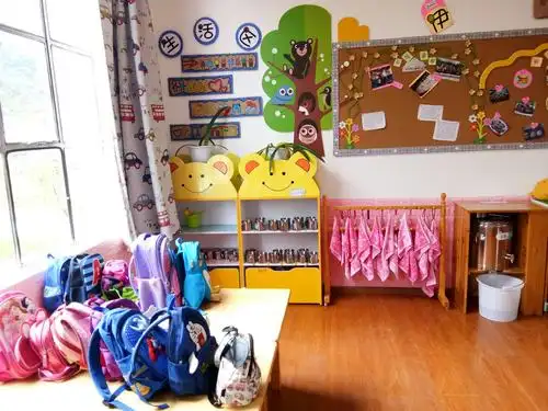 哈巴幼儿园小班教室区角介绍