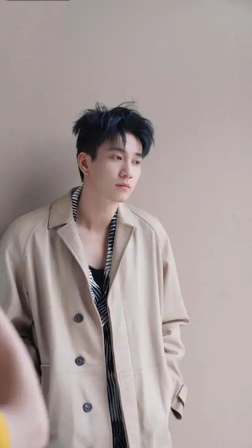 痞帅的少年的,皆是@王子奇是演员王子奇工作的认真模样