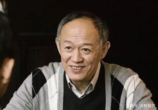 顶级老戏骨金士杰,57岁娶学生60岁喜当爹,为何演烂片还能被尊敬