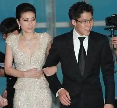 霍启刚结过几次婚与郭晶晶两人婚前复杂情史介绍