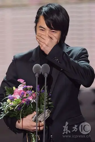 韩国当地时间昨(29)日晚,2008mbc放送演艺大赏颁奖礼在首尔举行,玄英