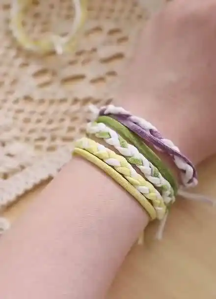 用不要的口罩带做闺蜜手环这样做也太好看了吧看得出是用口罩做的吗萌