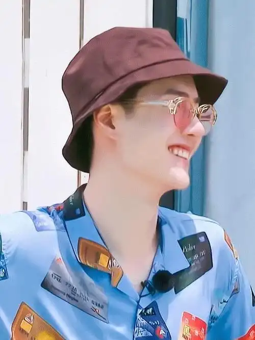 不要因为人家牙齿好看就说是烤瓷,王一博只说过爱吃糖大牙补的时候