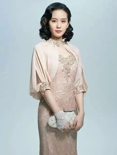 刘诗诗以一身复古风格的旗袍轻松上热搜!